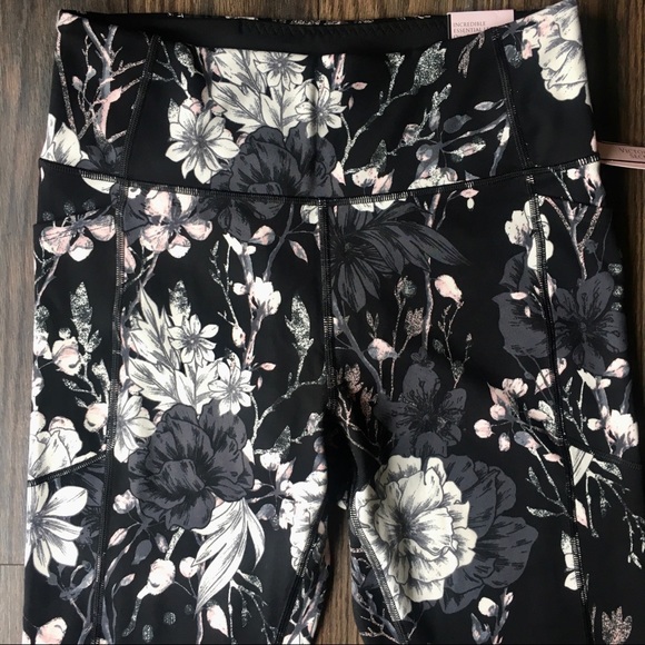 VS Incredible Essential Legging - Picture 2 of 6